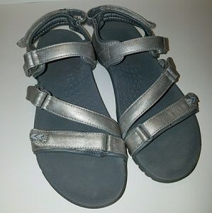 new balance sandals 2019